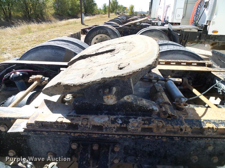 image for item DA6985 1998 Peterbilt 377 semi truck