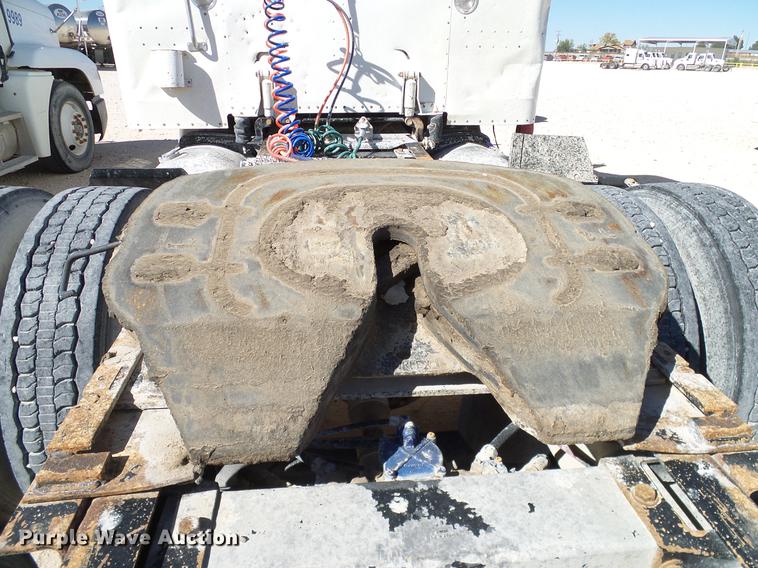 image for item DA6985 1998 Peterbilt 377 semi truck