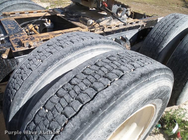 image for item DA6985 1998 Peterbilt 377 semi truck