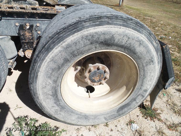 image for item DA6985 1998 Peterbilt 377 semi truck