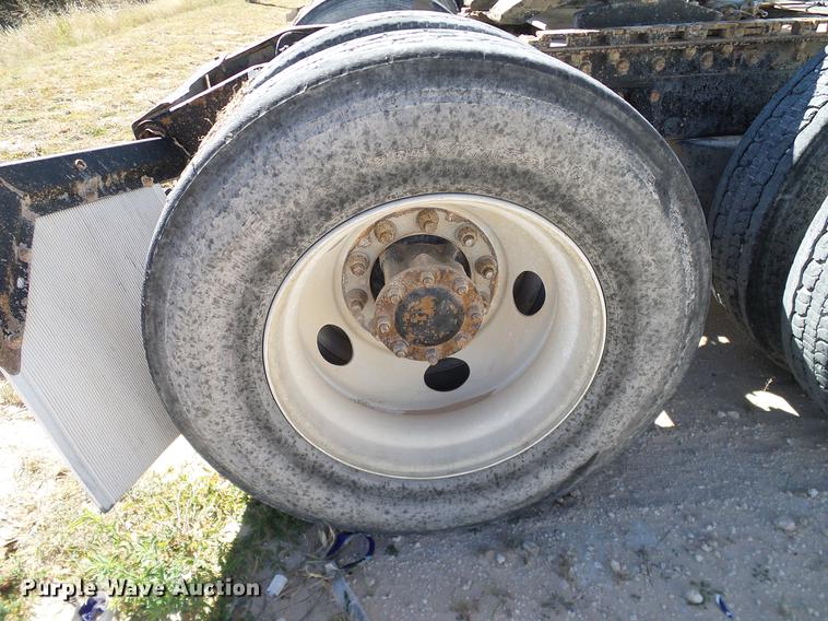 image for item DA6985 1998 Peterbilt 377 semi truck