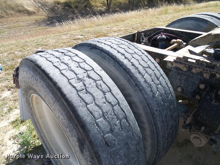 image for item DA6985 1998 Peterbilt 377 semi truck