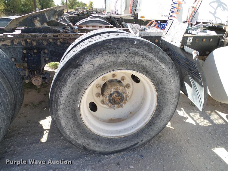 image for item DA6985 1998 Peterbilt 377 semi truck