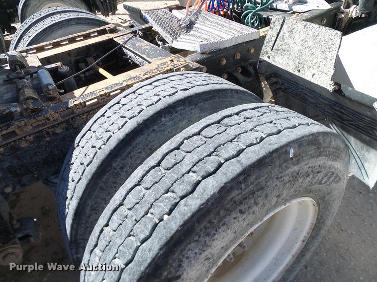 image for item DA6985 1998 Peterbilt 377 semi truck