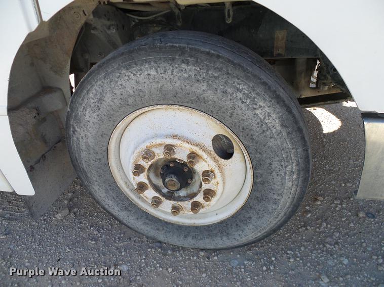 image for item DA6985 1998 Peterbilt 377 semi truck