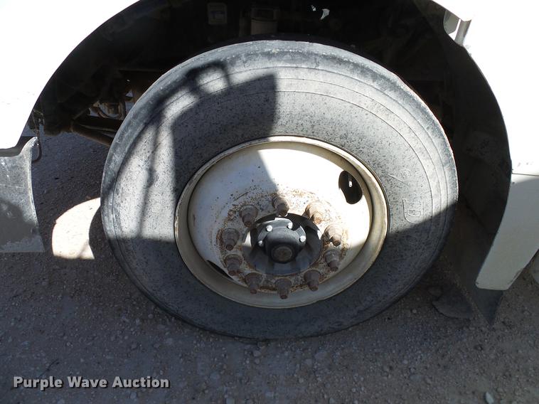 image for item DA6985 1998 Peterbilt 377 semi truck