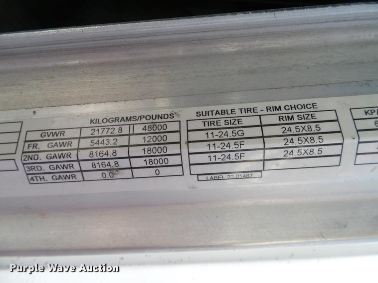 image for item DA6985 1998 Peterbilt 377 semi truck