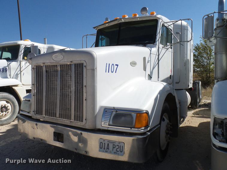 image for item DA6987 1999 Peterbilt 377 semi truck