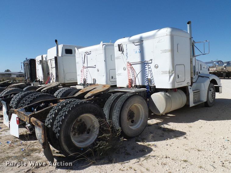 image for item DA6987 1999 Peterbilt 377 semi truck