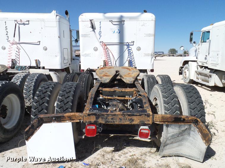 image for item DA6987 1999 Peterbilt 377 semi truck