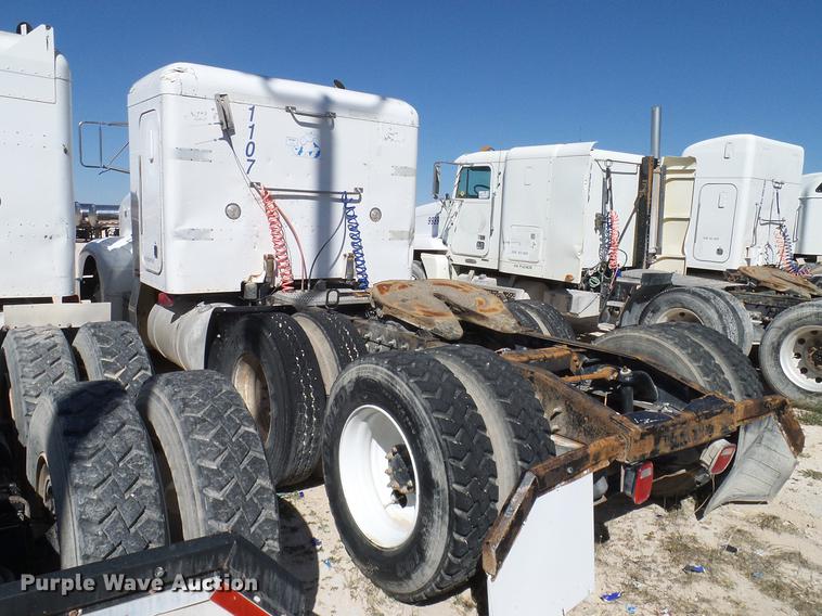 image for item DA6987 1999 Peterbilt 377 semi truck