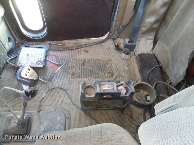 image for item DA6987 1999 Peterbilt 377 semi truck