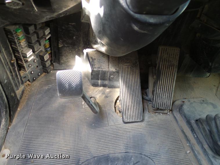 image for item DA6987 1999 Peterbilt 377 semi truck