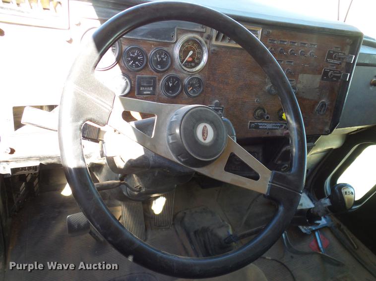 image for item DA6987 1999 Peterbilt 377 semi truck