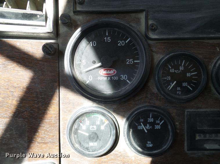 image for item DA6987 1999 Peterbilt 377 semi truck