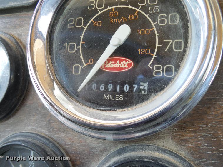 image for item DA6987 1999 Peterbilt 377 semi truck