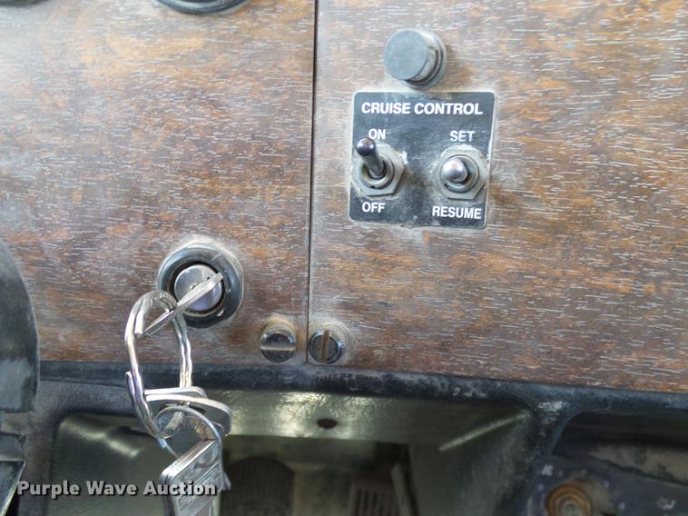 image for item DA6987 1999 Peterbilt 377 semi truck