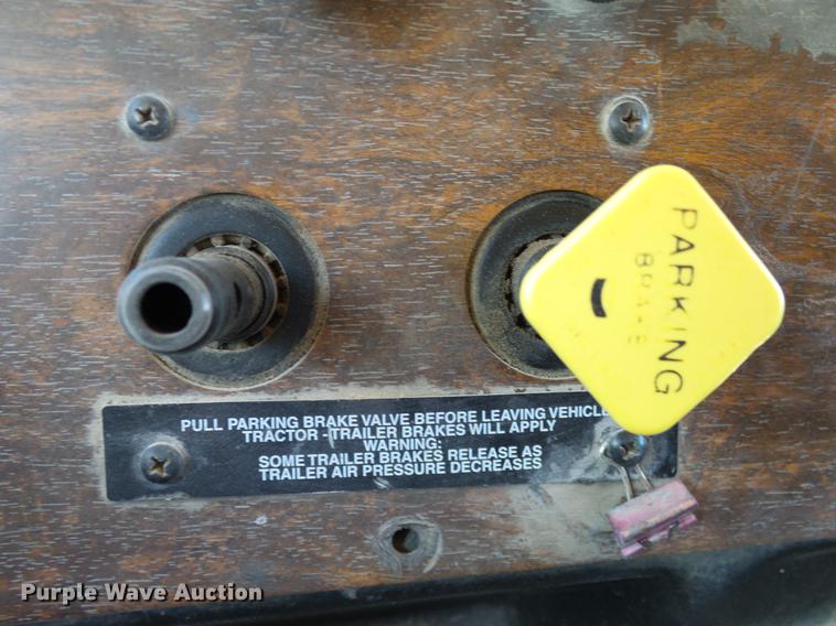 image for item DA6987 1999 Peterbilt 377 semi truck