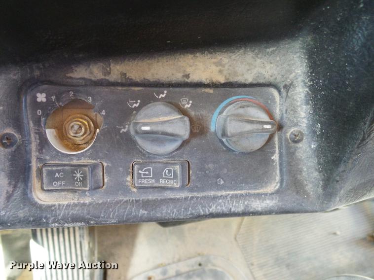 image for item DA6987 1999 Peterbilt 377 semi truck