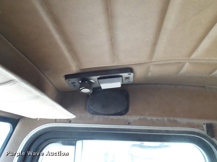 image for item DA6987 1999 Peterbilt 377 semi truck