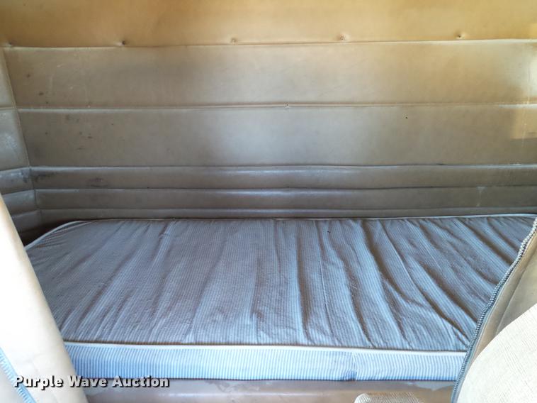 image for item DA6987 1999 Peterbilt 377 semi truck