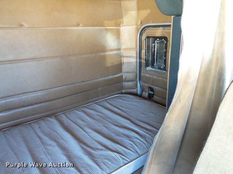 image for item DA6987 1999 Peterbilt 377 semi truck