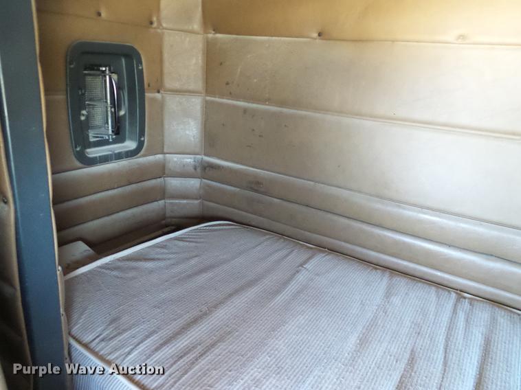 image for item DA6987 1999 Peterbilt 377 semi truck