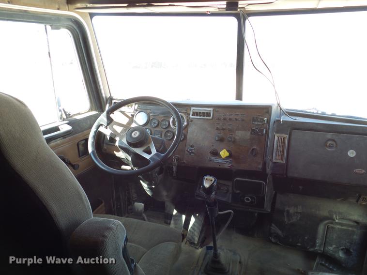 image for item DA6987 1999 Peterbilt 377 semi truck