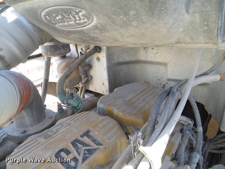 image for item DA6987 1999 Peterbilt 377 semi truck