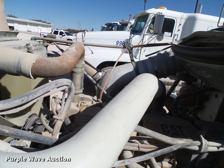 image for item DA6987 1999 Peterbilt 377 semi truck