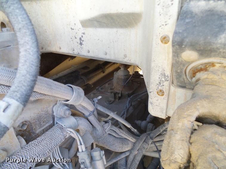 image for item DA6987 1999 Peterbilt 377 semi truck