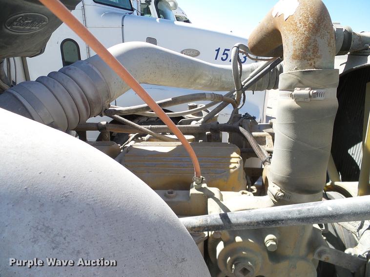 image for item DA6987 1999 Peterbilt 377 semi truck