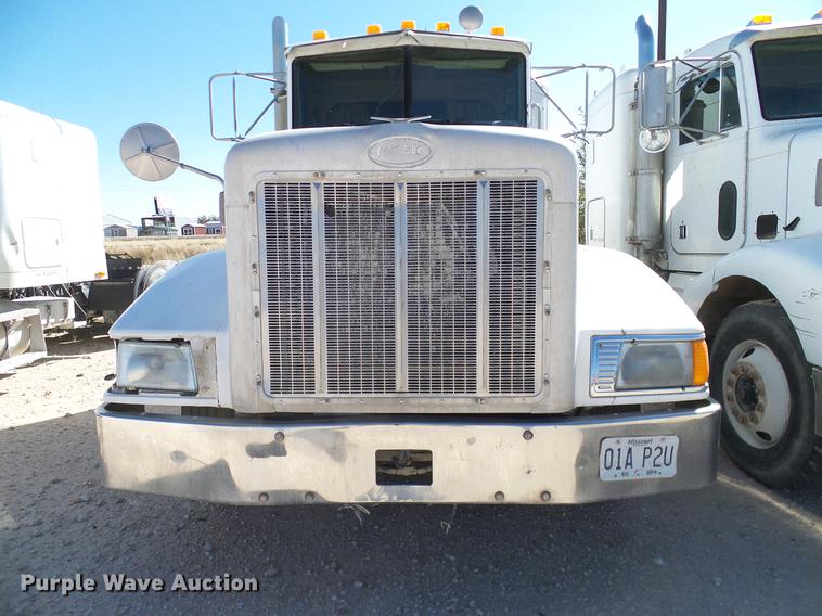image for item DA6987 1999 Peterbilt 377 semi truck