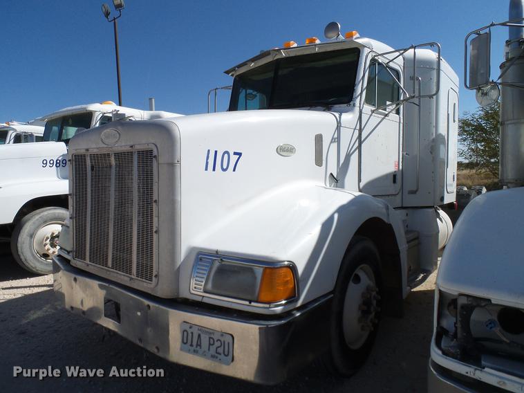 image for item DA6987 1999 Peterbilt 377 semi truck