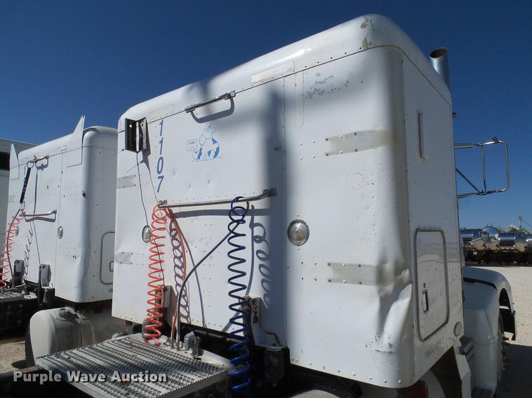image for item DA6987 1999 Peterbilt 377 semi truck