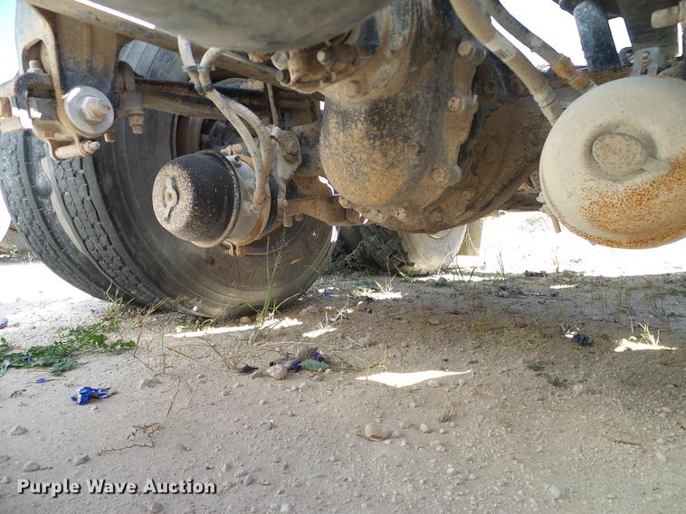 image for item DA6987 1999 Peterbilt 377 semi truck