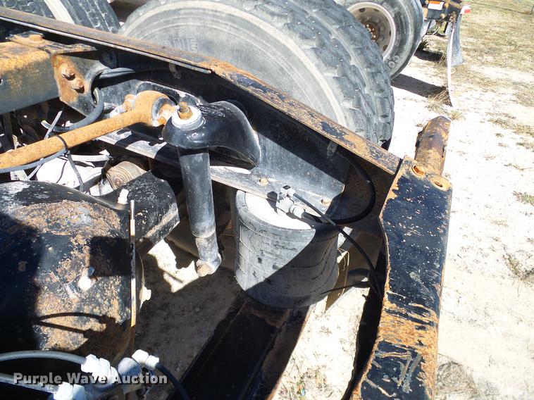 image for item DA6987 1999 Peterbilt 377 semi truck