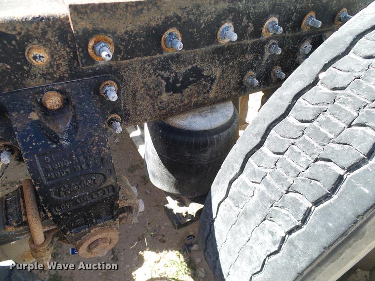 image for item DA6987 1999 Peterbilt 377 semi truck