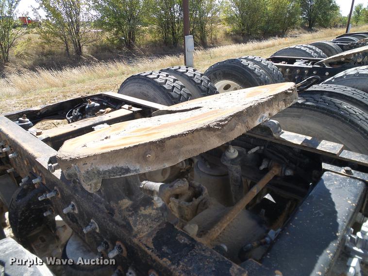 image for item DA6987 1999 Peterbilt 377 semi truck