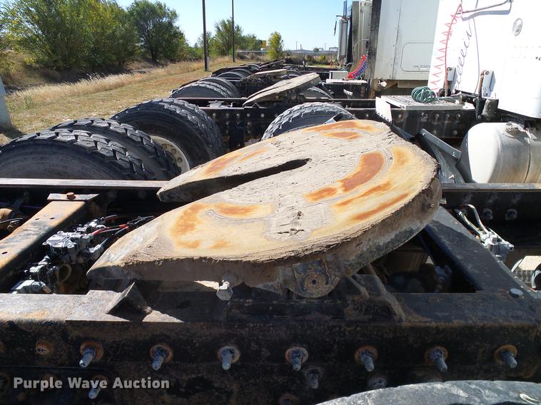 image for item DA6987 1999 Peterbilt 377 semi truck