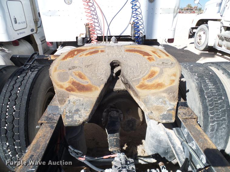 image for item DA6987 1999 Peterbilt 377 semi truck