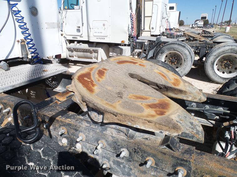 image for item DA6987 1999 Peterbilt 377 semi truck