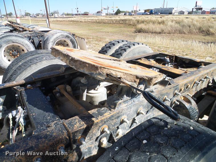 image for item DA6987 1999 Peterbilt 377 semi truck