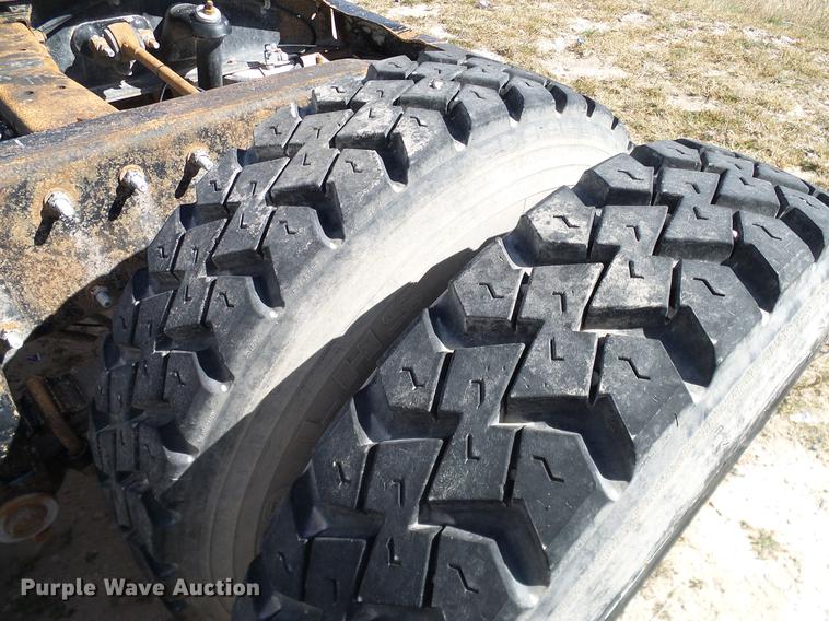 image for item DA6987 1999 Peterbilt 377 semi truck