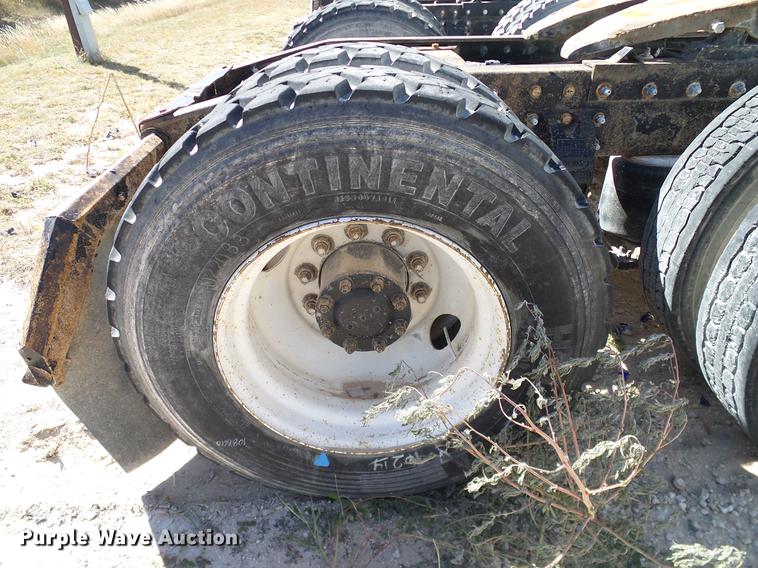 image for item DA6987 1999 Peterbilt 377 semi truck