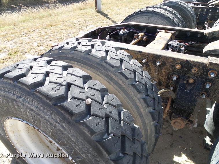 image for item DA6987 1999 Peterbilt 377 semi truck