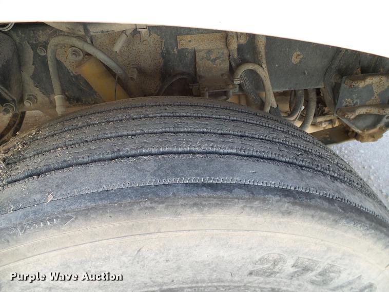 image for item DA6987 1999 Peterbilt 377 semi truck