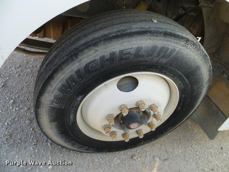 image for item DA6987 1999 Peterbilt 377 semi truck