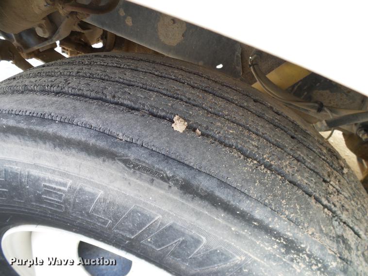 image for item DA6987 1999 Peterbilt 377 semi truck