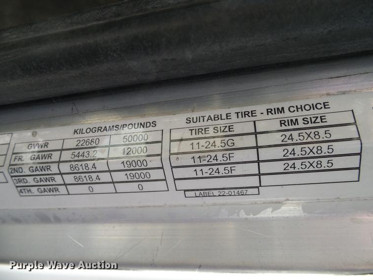 image for item DA6987 1999 Peterbilt 377 semi truck